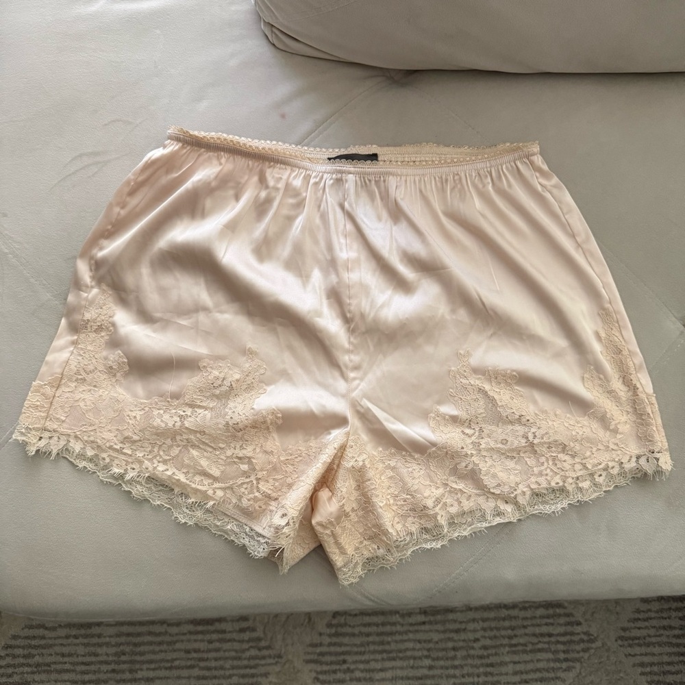 Elegant Cream Lace Trim Shorts